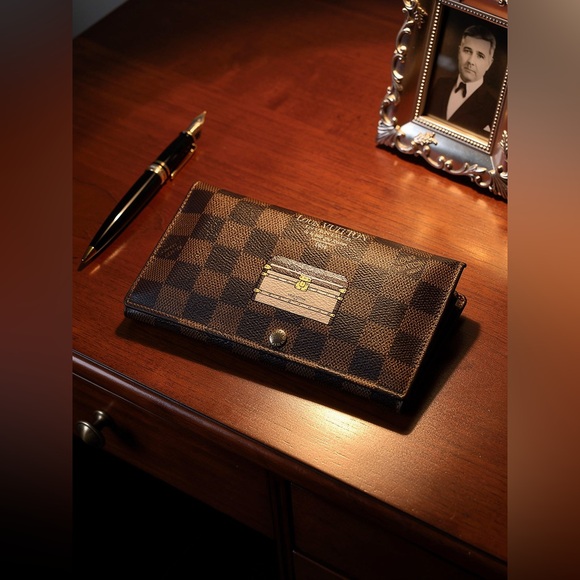Louis Vuitton Handbags - Louis Vuitton Limited Edition Damier Canvas Inventeur Trunks & Lock Sarah Wallet